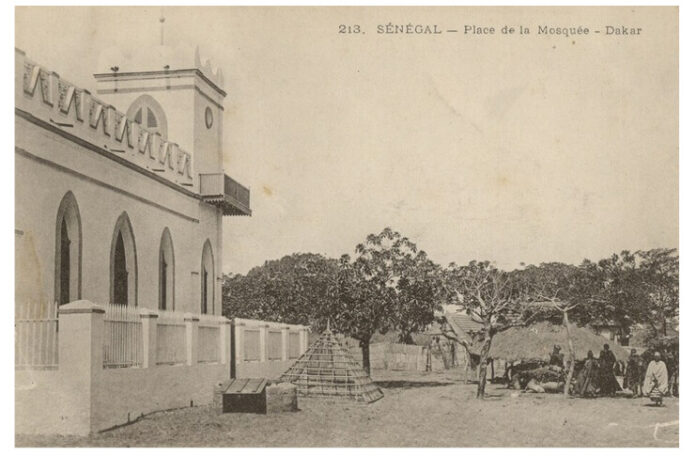 Piața moscheei din Dakar, Senegal, cca. 1900 Piața moscheei din Dakar, Senegal, cca. 1900