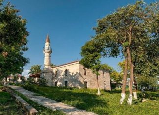 „Geamiile-monument din Dobrogea” de Cristi Rusin Geamia „Esmahan Sultan”, Mangalia