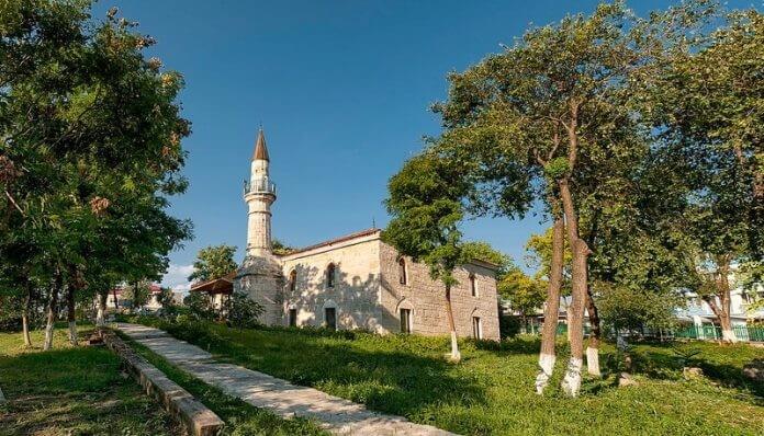 „Geamiile-monument din Dobrogea” de Cristi Rusin Geamia „Esmahan Sultan”, Mangalia