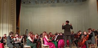 „Aici, la Sinaia, este viitorul României!” – articol de Madeleine Karacașian Orchestra Română de Tineret dirijată de Kyrian Friedenberg