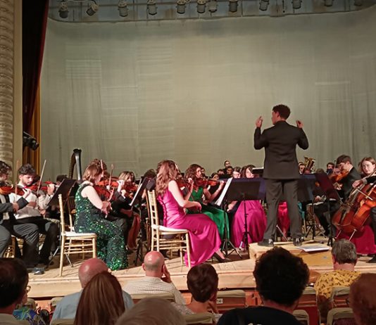 „Aici, la Sinaia, este viitorul României!” – articol de Madeleine Karacașian Orchestra Română de Tineret dirijată de Kyrian Friedenberg