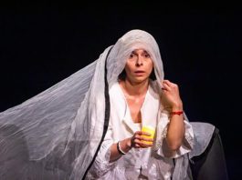 „DesFacerea lumii sau Spectacol în aer Liber” – Actorul ca stare de agregare a poeziei, cronică de Marina Roman Fotografie de Andreea Aron