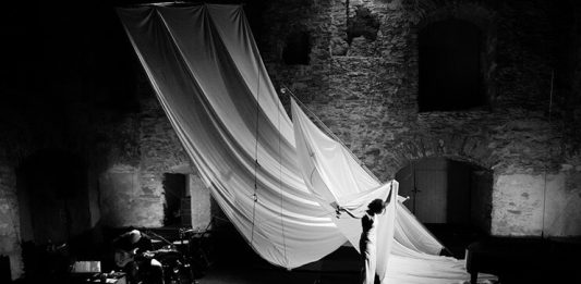 Știri: #ATent – micro-secțiune austriacă în cadrul Festivalului Național de Teatru 2026 ”Bachmann Reloaded”. Foto @ Pascal Hoenninger