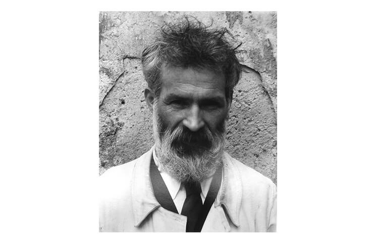 Știri: Expoziția „Brâncuși. Fotografia. Atelierul invizibil” (22 octombrie–16 decembrie 2026, Târgu Jiu) Constantin Brâncuși, fotografie de Edward Steichen, 1922