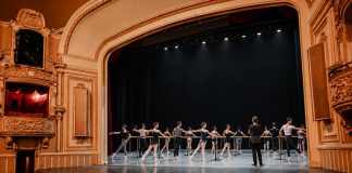 Știri: Ora de studii a balerinilor Operei Naționale București, deschisă publicului pentru prima dată în istorie, de Ziua Mondială a Baletului (29 octombrie 2026) ora-de-studii-balet-ONB (1)